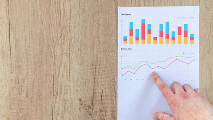 finger pointing a graphs